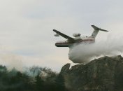 В Крыму в труднодоступной горной местности горит лес