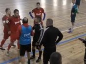 Экс-игрок Динамо устроил драку на футзальном турнире (Видео)