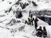 Число пропавших без вести под лавиной на отель в Италии возросло 
