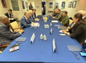 На зустрічі були присутні члени Сенату та Палати представників Конгресу США