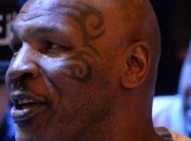 Майк Тайсон ударил своего фаната (Видео)