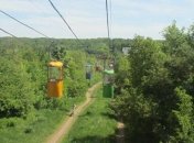 Упавший с канатной дороги в Харькове парень очнулся: уже начал сам дышать, но ест через трубочку