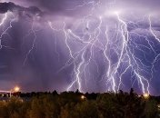 Грозы и штормовой ветер: в Украине резко ухудшится погода