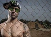 Ученые рассказали, почему женщины любят "плохих парней" 