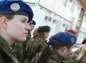 Швейцарским военным разрешат носить женское белье