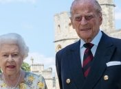 Королева Елизавета II и принц Филипп празднуют 73-ю годовщину семейной жизни: как они выглядели в день свадьбы