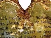 Археологи нашли погребальные урны в форме сердца возрастом 400 лет