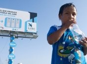 Ученые создали рекламный щит, который из воздуха делает воду