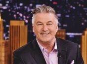 Прямо посреди эфира телешоу Алек Болдуин неожиданно снял штаны (Видео)