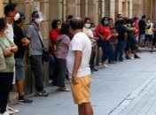 Пациентов с коронавирусом вывозят на морские прогулки в Барселоне