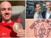 Призер Олимпиады-2022 сделал смешное тату - его рисовала жена