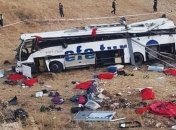 В Турции перевернулся пассажирский автобус: 14 погибших, 18 пострадавших (фото, видео)