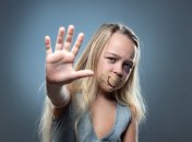 На Кировоградщине мать систематически избивала свою дочь и издевалась над ней