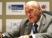 Почетный президент ФИФА уволился из-за скандала со взятками