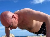 "А вы так можете?": полуголый Гордон удивил сеть фото с женой