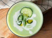 Холодний суп з огірками та йогуртом без варіння