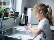 Клуб звездных мам: как привлечь детей к домашнему труду (видео)