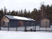 Маленький загородный дом в живописном месте (Фото)