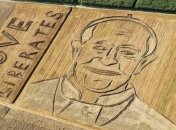 Фермер ''нарисовал'' Папу Римского трактором (Видео) 