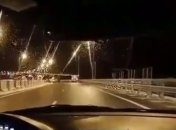 Сплошной каток: на Крымском мосту столкнулись восемь авто из-за гололеда (Видео)