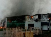 В Одесской области спасатели ликвидируют пожар на предприятии (Фото)