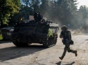 На Донбассе во время вражеского обстрела ранен украинский военный 