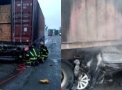 Skoda влетела под фуру и загорелась: фото и видео трагического ДТП на Одесской трассе