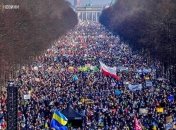 Люди у всьому світі об’єднуються проти російської агресії в Україну