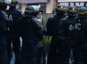 Во Франции предложили выдать премии полицейским, работающим во время протестов