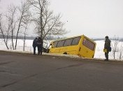 Под Сумами слетел с дороги школьный автобус 