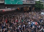 Предупреждения и задержания не помогли: протестующие в Таиланде вновь заняли улицы Бангкока 