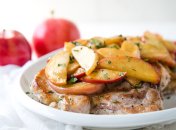 Дополните блюдо яблоками и наслаждайтесь