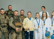 Украинские спортсмены снялись с военными для календаря