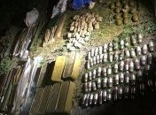 СБУ в Киевской области разоблачила тайник с оружием и снарядами