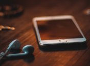 Вночі телефон має перебувати у безпечному місці