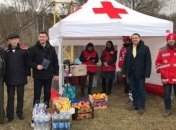 Эвакуированным из китайского Уханя передали книги и игры