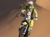 Мотогонщик находится в критическом состоянии после падения на Дакаре