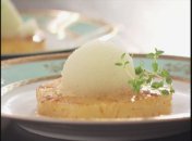 Запечённый ананас с имбирным щербетом