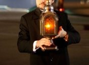 В Украину привезли Вифлеемский огонь