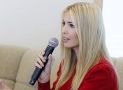 Иванка Трамп в красном платье посетила общественную конференцию