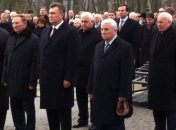 Янукович вместе с Ющенко и Кучмой почтил память жертв Голодомора