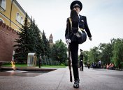 Російський військовий біля стін Кремля