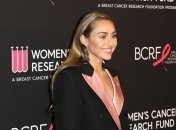 Майли Сайрус и известный косметический бренд передадут $10 млн на борьбу с COVID-19