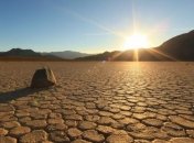 Невероятные кадры:  самостоятельно движущиеся камни в Долине смерти (Фото)