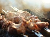 В Херсоне случилось пять отравлений шашлыками