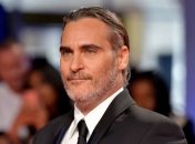 Звезда "Джокера" привел в замешательство корреспондента (Видео)