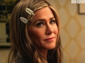 Дженнифер Энистон осветлила волосы и анонсировала съемки второго сезона сериала "Утреннее шоу" (фото)