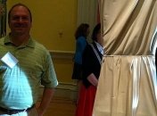 Люди в музее не понимали, почему часы накрыты белой тканью, пока не прочитали табличку (Фото)