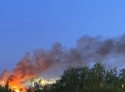 На месте попаданий бушует пламя