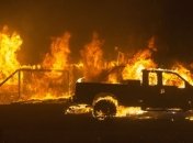 Калифорния в огне: Десятки тысяч людей эвакуированы